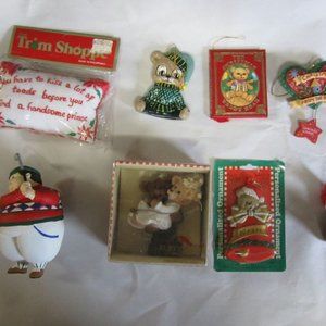 ASSORTED CHRISTMAS ORNAMENTS SET OF 8